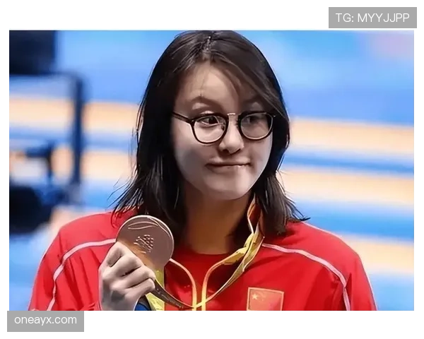 傅园慧这生活比表情包还丰富，谁能想到泳池外她这么会玩？