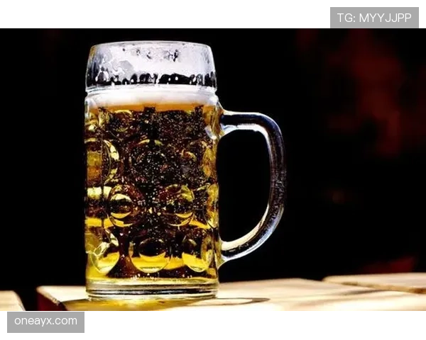 勒布朗家冰箱里塞满蛋白粉，连冰啤酒的位置都不给留